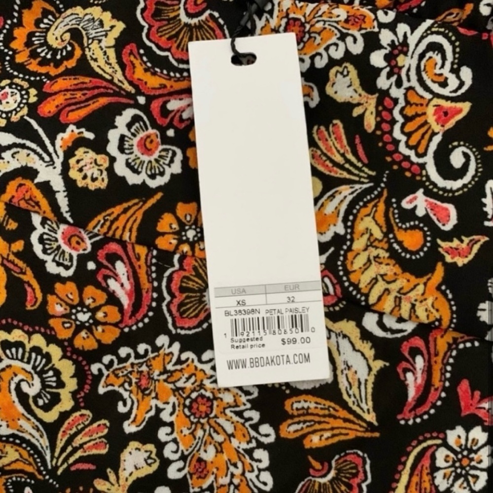NWT BB DAKOTA BY STEVE MADDEN
Asheville Petal Paisley Long Sleeve
Mini Dress - Picture 3 of 4